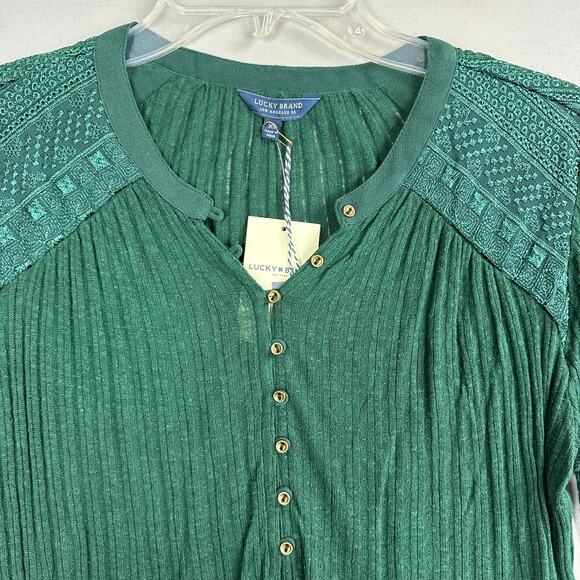 Lucky Brand Embroidered Button Henley Top Women’s XS Green NWT - Picture 3 of 5